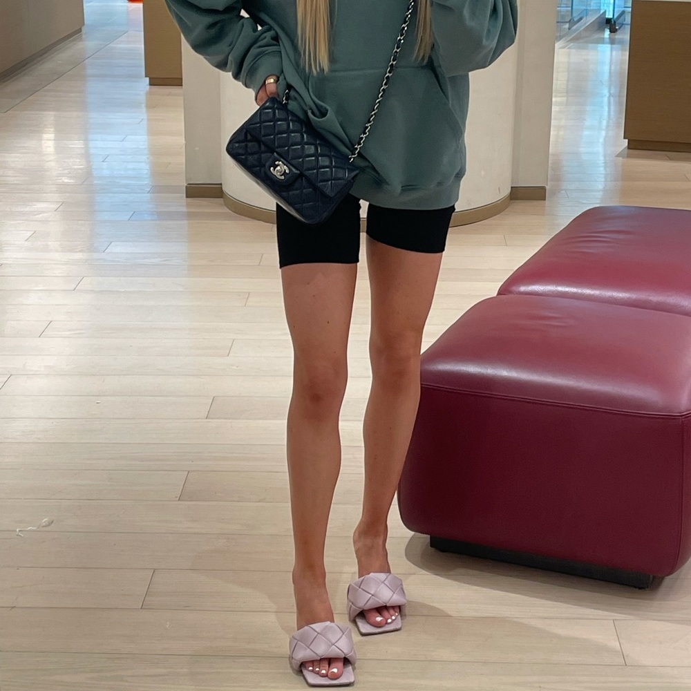 Chanel flap bag, very hard to find size! - Picture 5 of 17